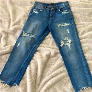 Mom distress jeans fit